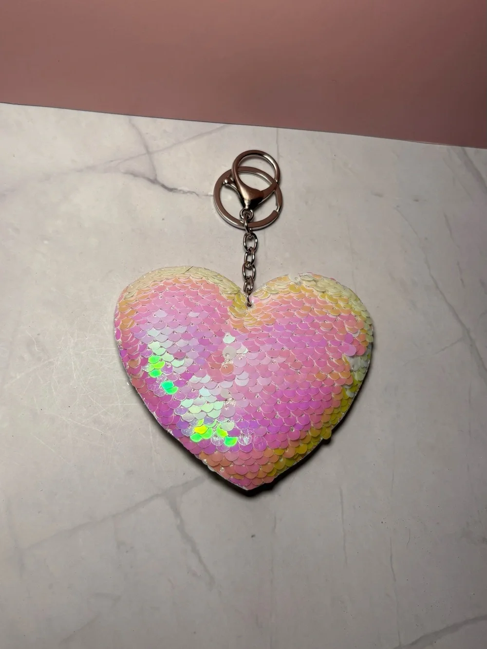 🤍 Multi-Color Color Shifting Sequin Heart Shaped Bag Charm Keychain